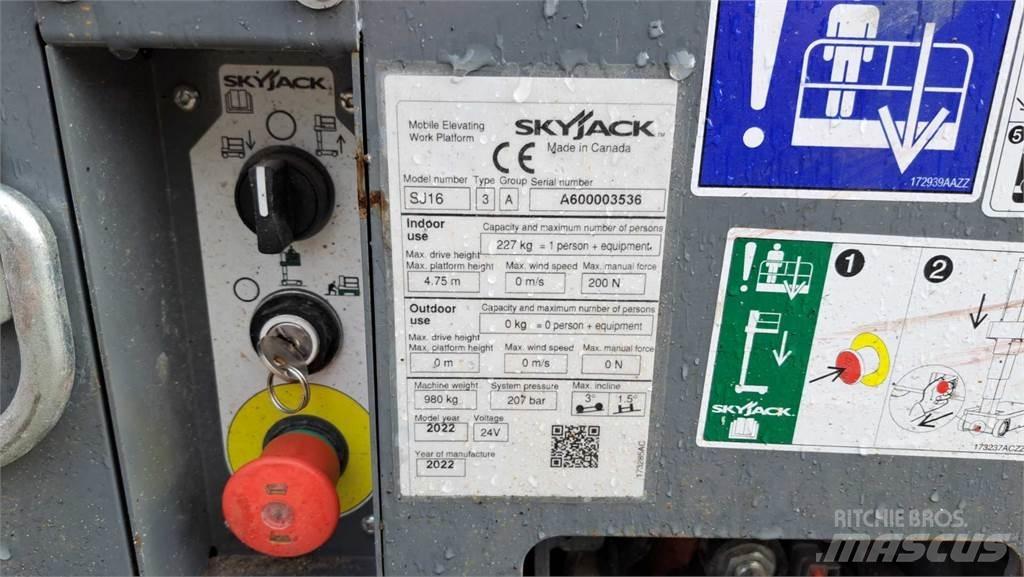 SkyJack SJ16 Další zvedače a plošiny