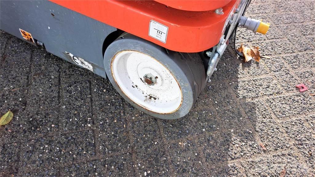 SkyJack SJ16 Další zvedače a plošiny