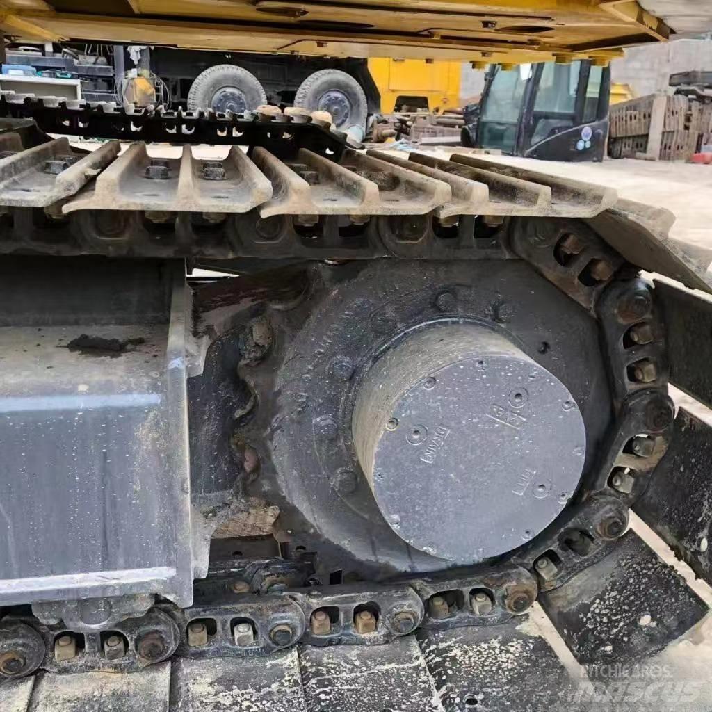 Komatsu PC 60 Pásová rýpadla