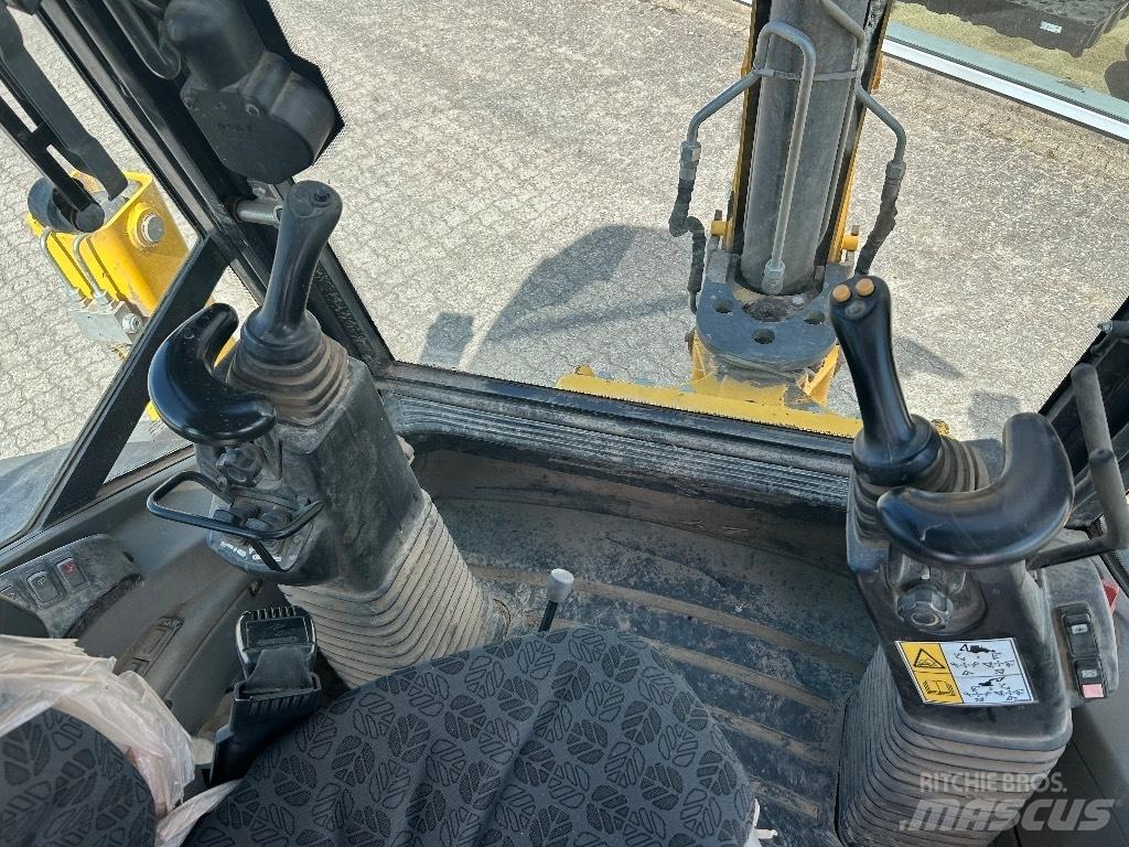 New Holland B 100 C Rýpadlo-nakladače