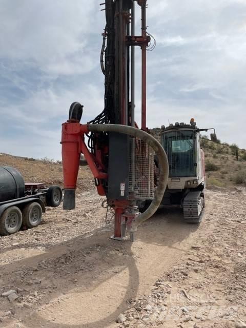 Sandvik DP 1500 i Povrchové vrtací stroje
