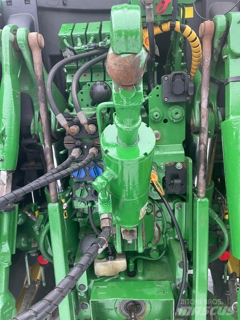 John Deere 6145R Traktory