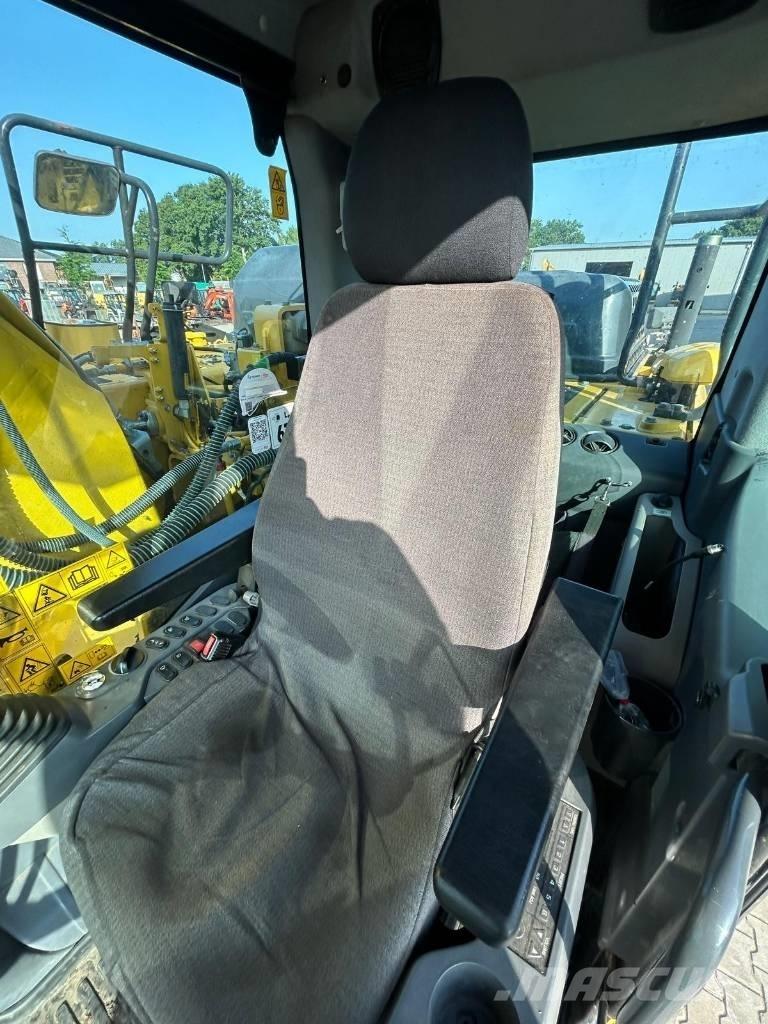 Komatsu PC 210 LC-11 Pásová rýpadla