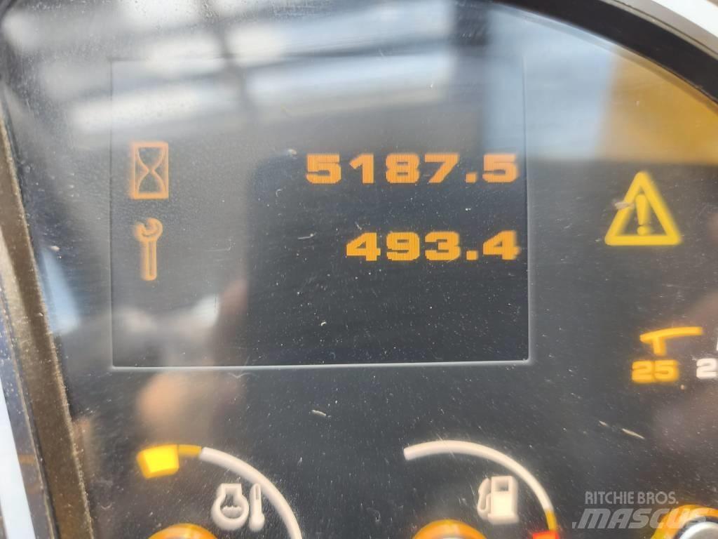 JCB 535-140 Teleskopické manipulátory