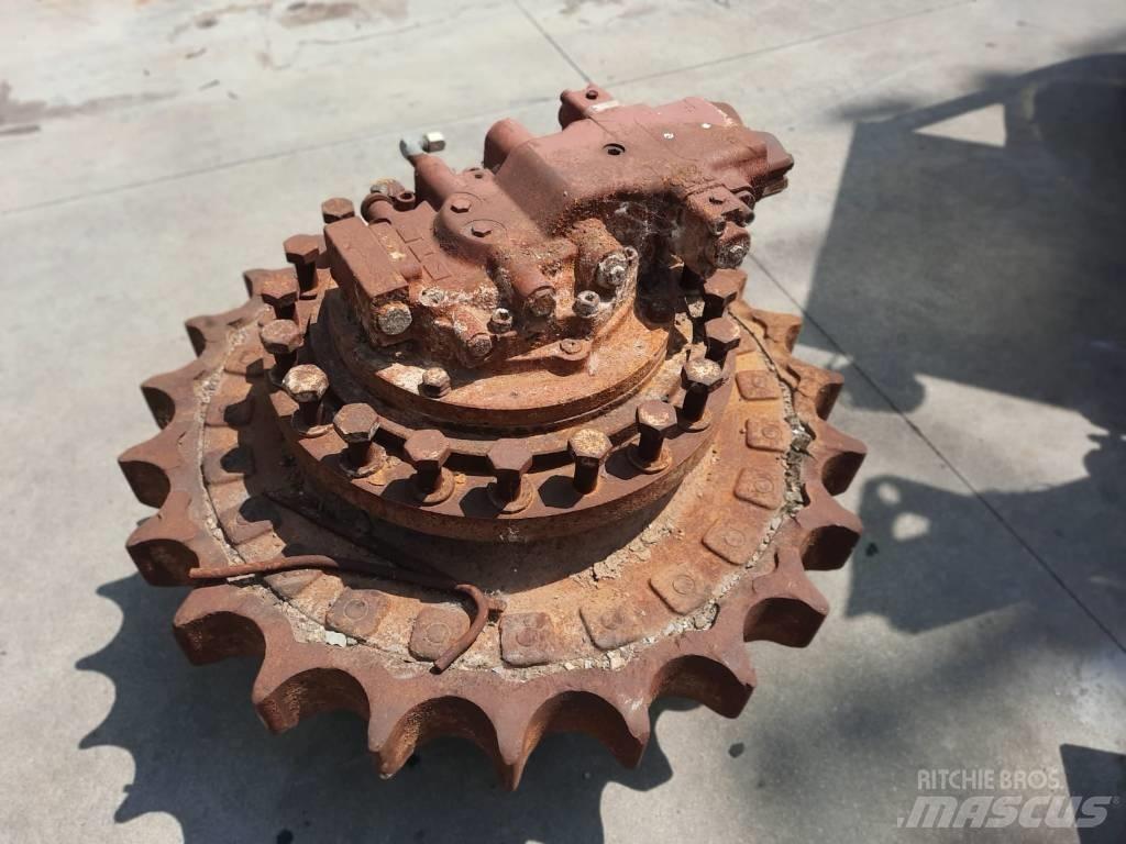 Hitachi EX 700 Pásy, řetězy a podvozek