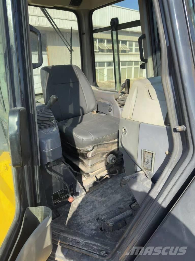 Komatsu D 85 EX-18 Pásové dozery