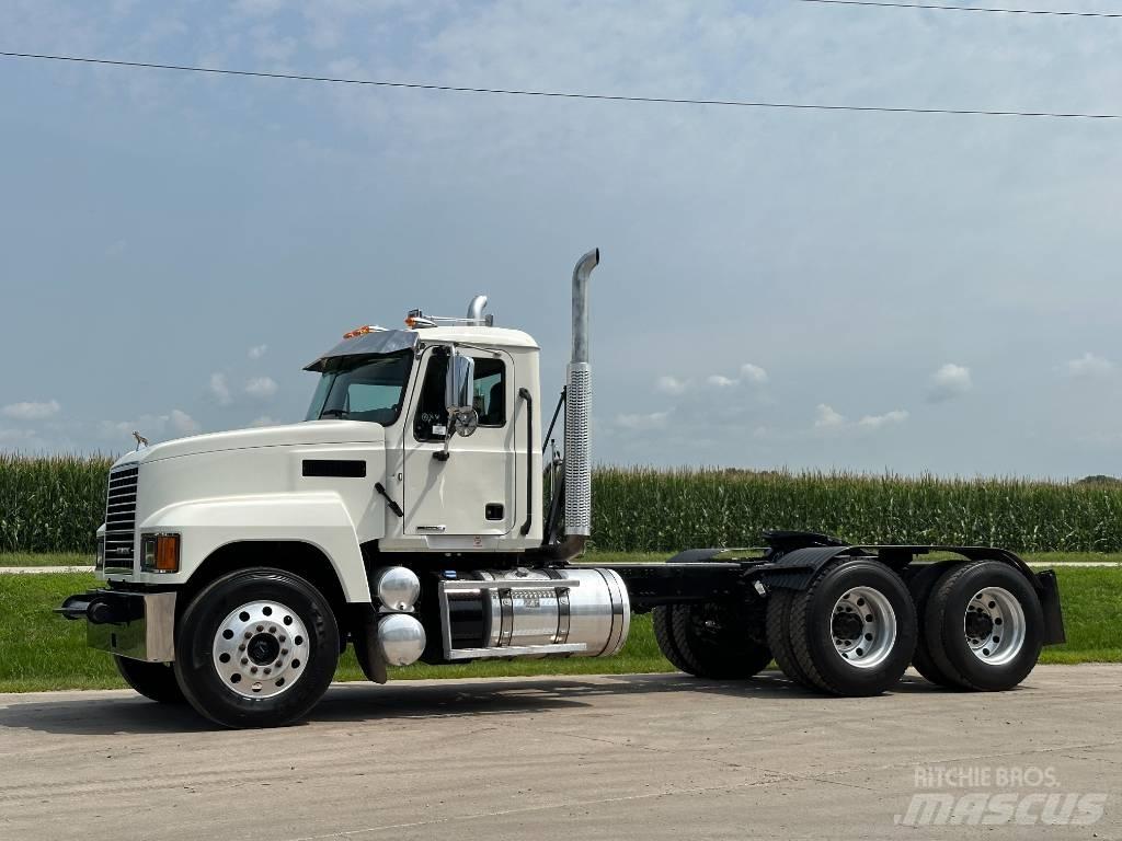 Mack Pinnacle 64ft Tahače