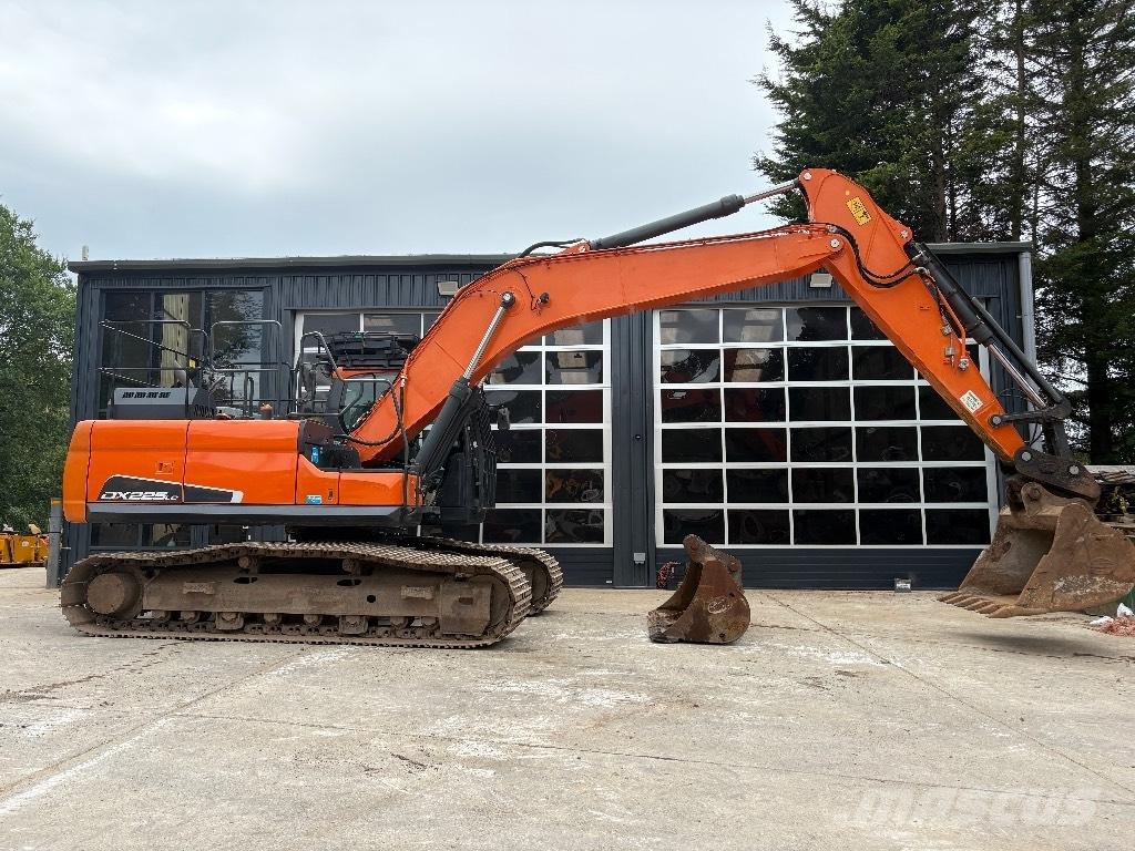 Doosan DX 225 LC-5 Pásová rýpadla