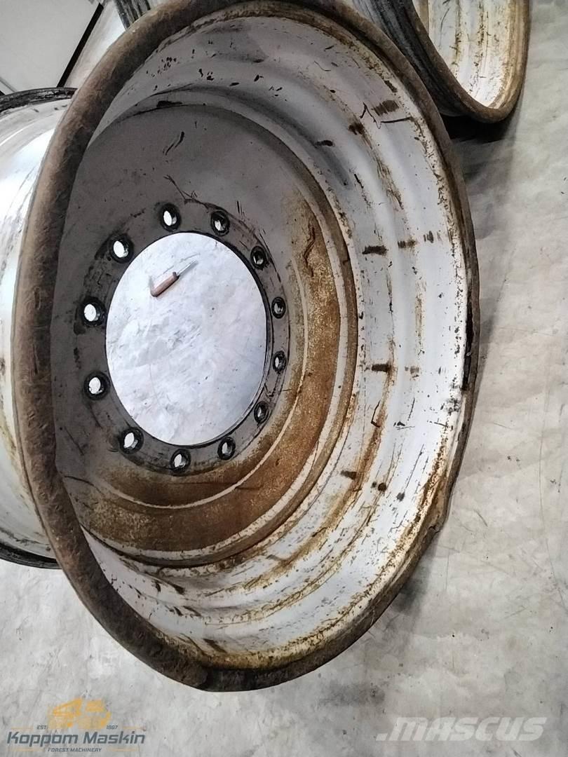 Valmet 901 20x34 Pneumatiky, kola a ráfky