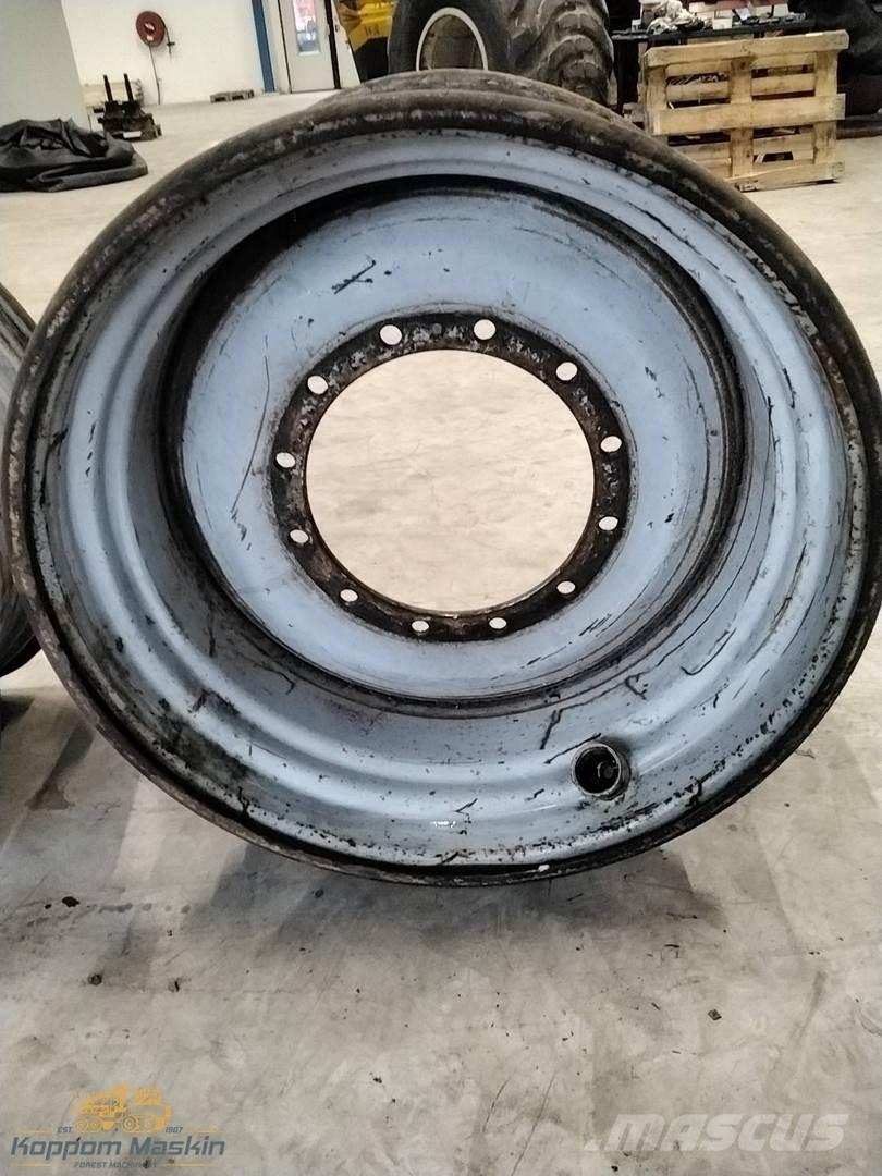 Valmet 901 20x34 Pneumatiky, kola a ráfky