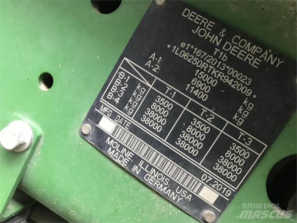 John Deere 6250R Traktory