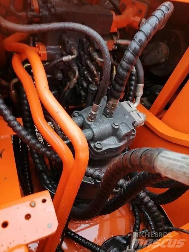 Doosan 225 LC-9 Pásová rýpadla