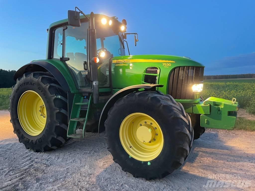 John Deere 7530 Traktory