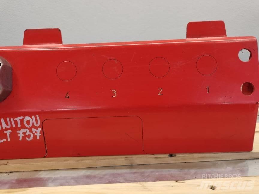 Manitou MLT shield Kabiny a interiér