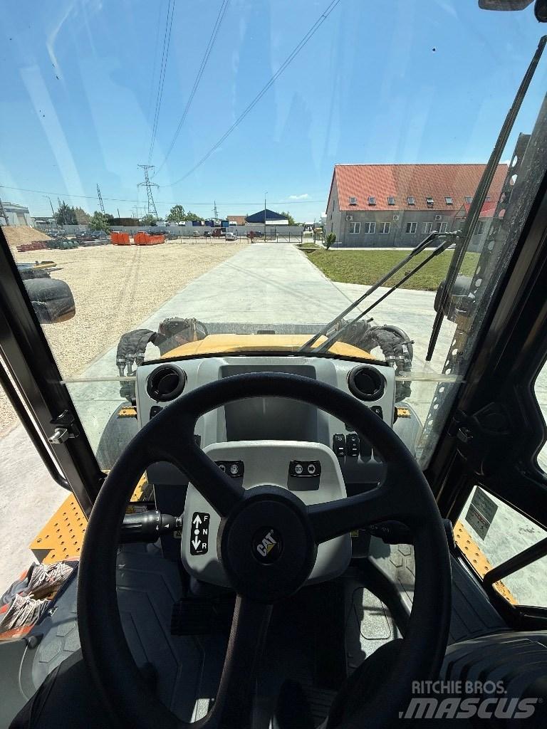 CAT 432f2 Rýpadlo-nakladače