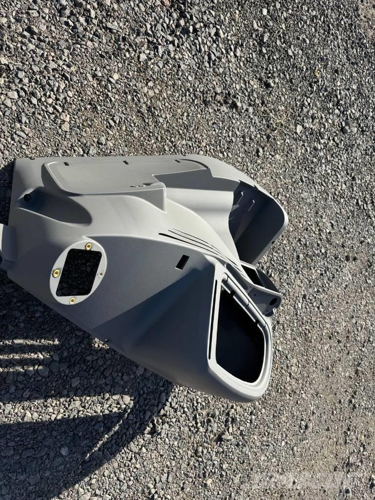 JCB 3 CX Side Panel Kabiny a interiér