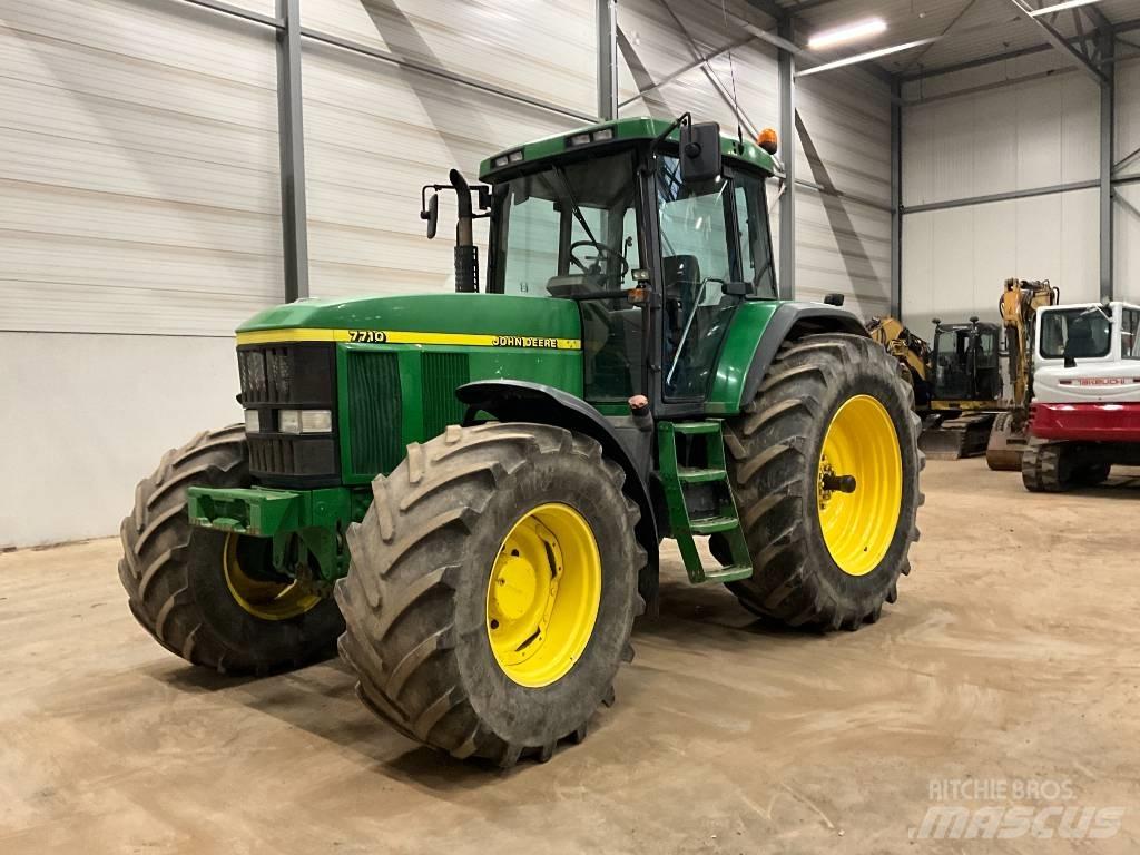 John Deere 7710 Traktory