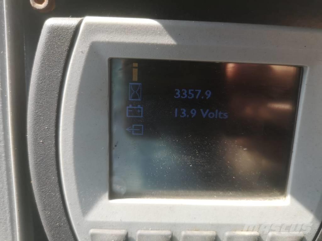 JCB 100 C Midi rýpadla 7t - 12t