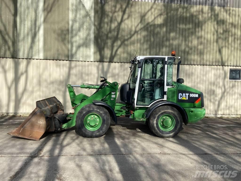 CAT 906M Kolové nakladače