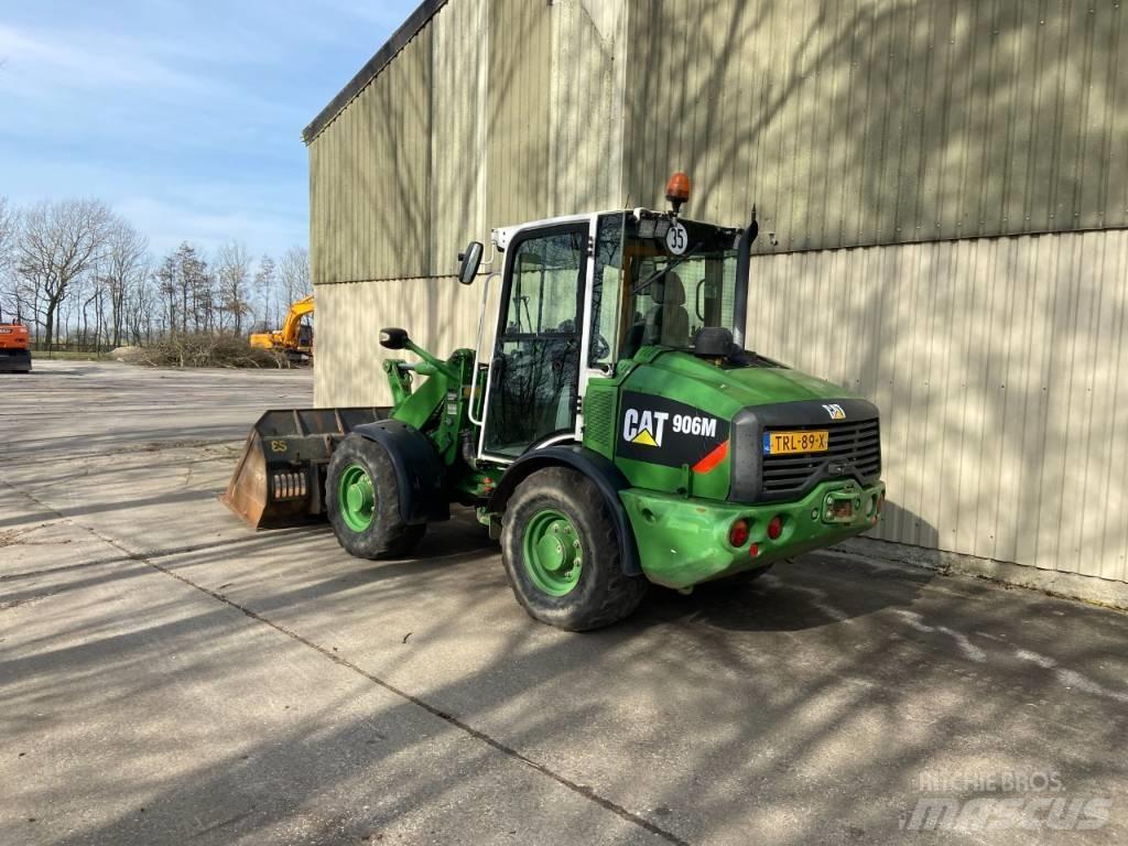 CAT 906M Kolové nakladače