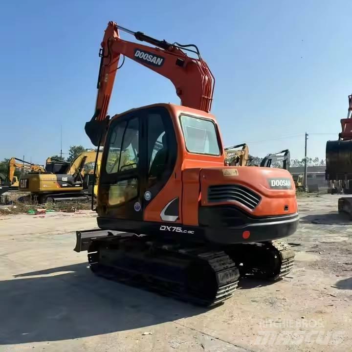 Doosan DX75-9C Midi rýpadla 7t - 12t