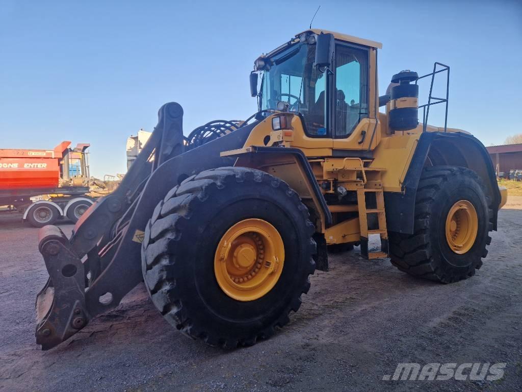 Volvo L 220 F Kolové nakladače