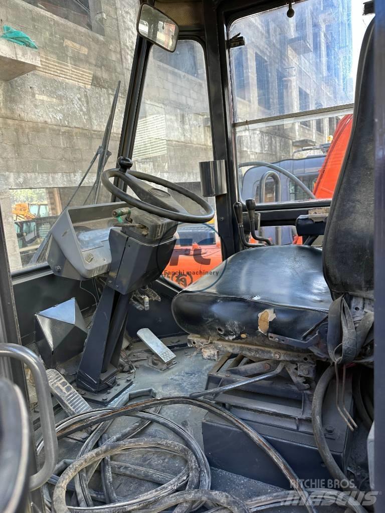 Komatsu WA 320 Kolové nakladače