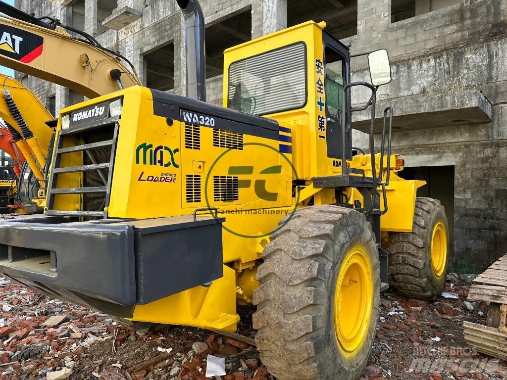 Komatsu WA 320 Kolové nakladače