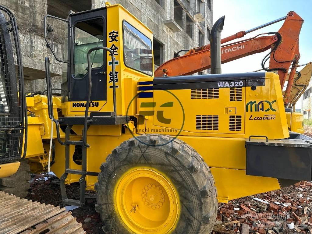 Komatsu WA 320 Kolové nakladače