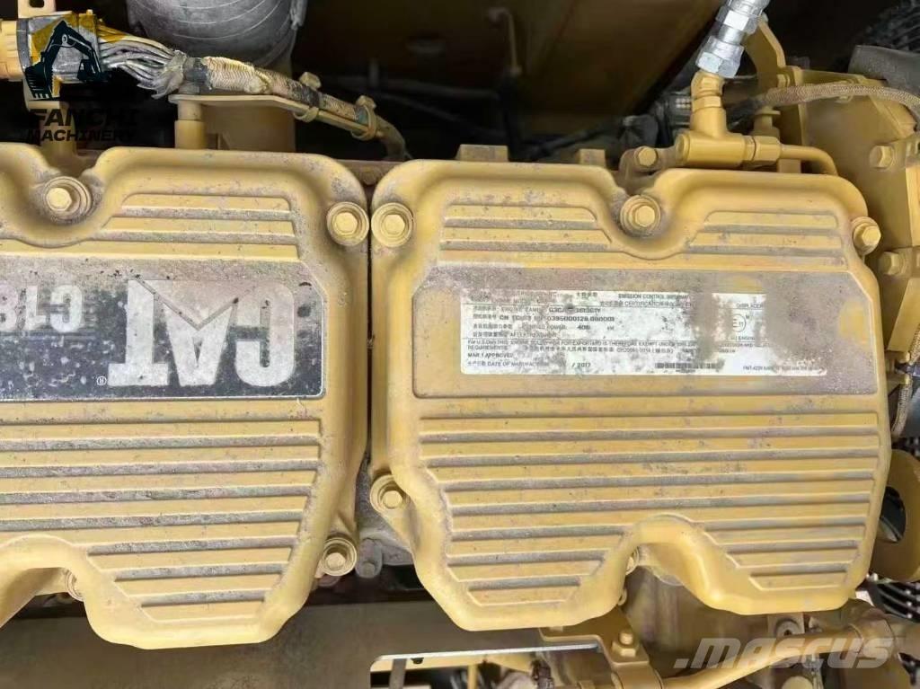 CAT 390F Pásová rýpadla
