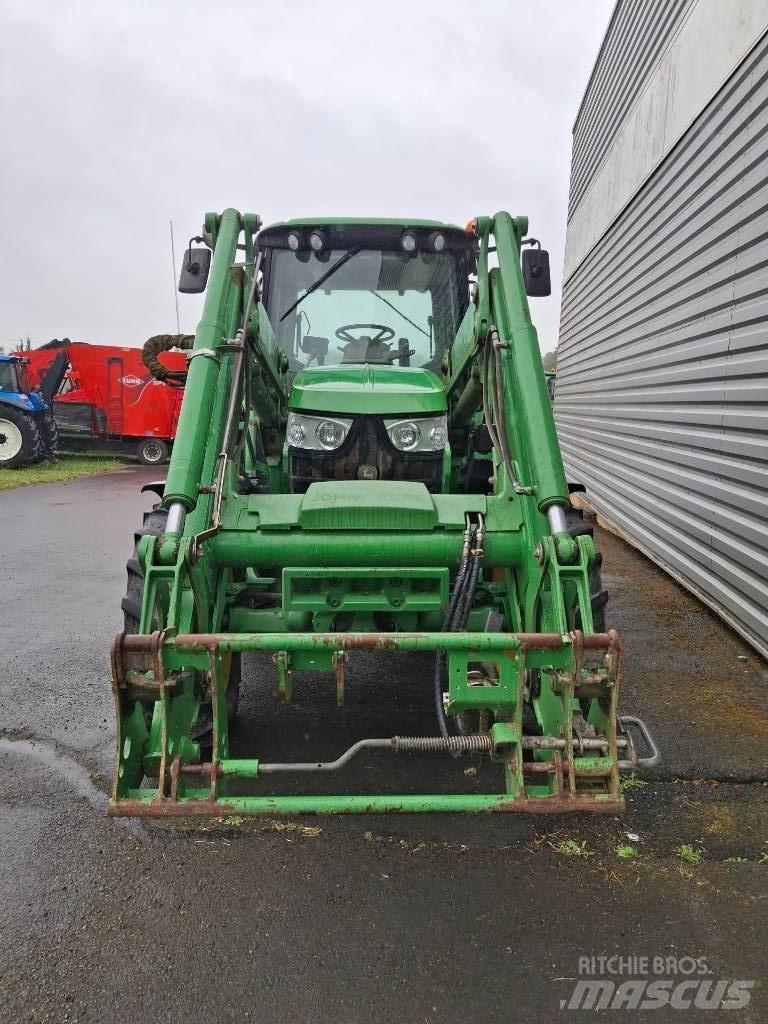 John Deere 6110 Traktory