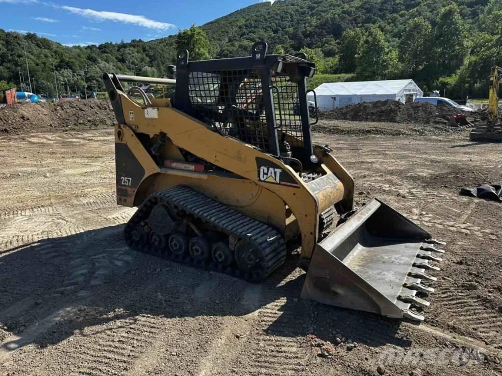 CAT 257 Pásové nakladače