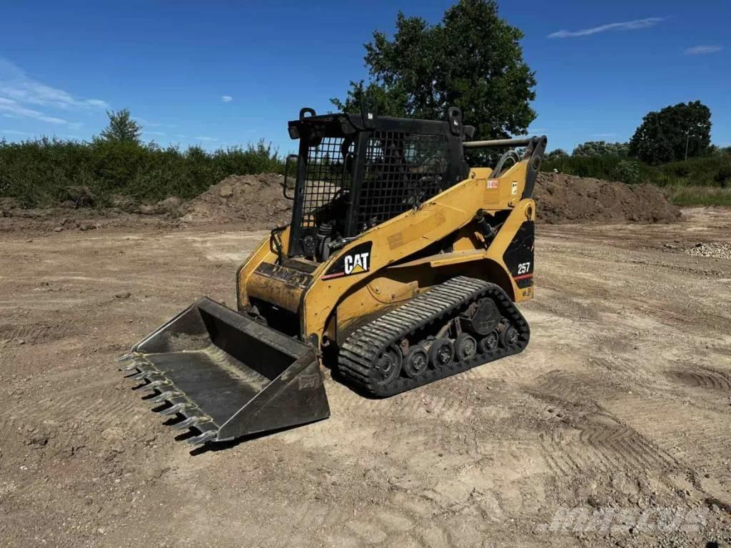 CAT 257 Pásové nakladače