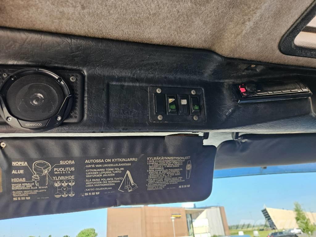 Sisu SM300 8X2 Nákladní automobily pro přepravu lesních strojů