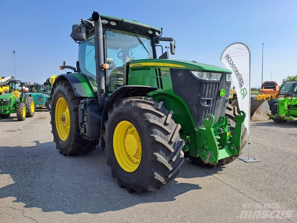John Deere 7230 R Traktory