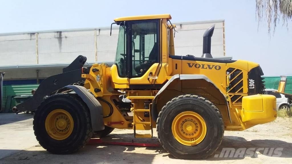 Volvo L90F Kolové nakladače