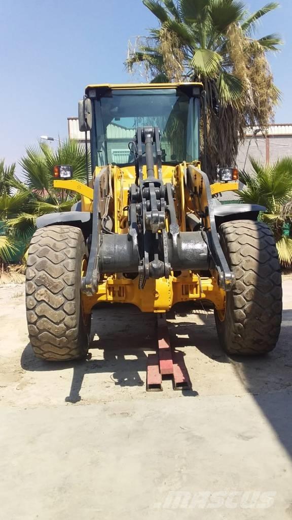 Volvo L90F Kolové nakladače