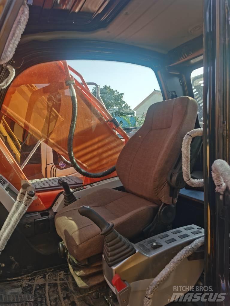 Doosan DX 225 LC Pásová rýpadla