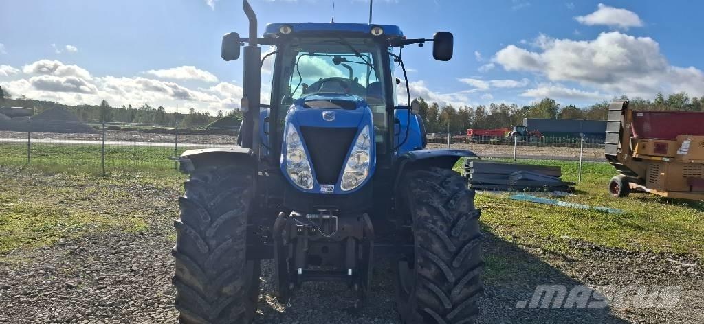 New Holland T7050 Traktory