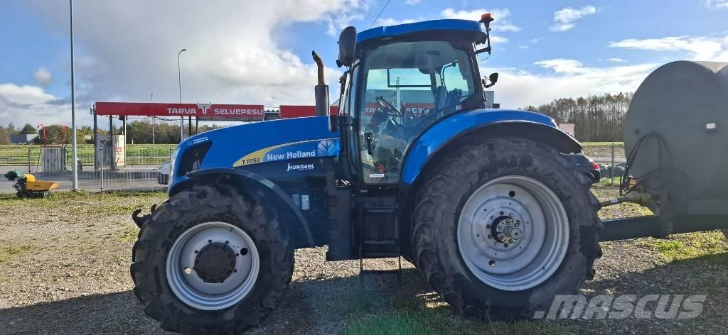 New Holland T7050 Traktory