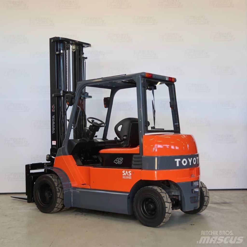 Toyota 7FBMF45 Akumulátorové vozíky
