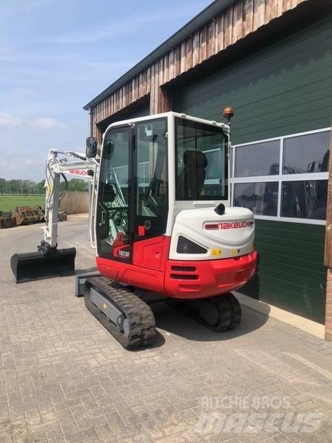 Takeuchi TB230 Mini rýpadla < 7t