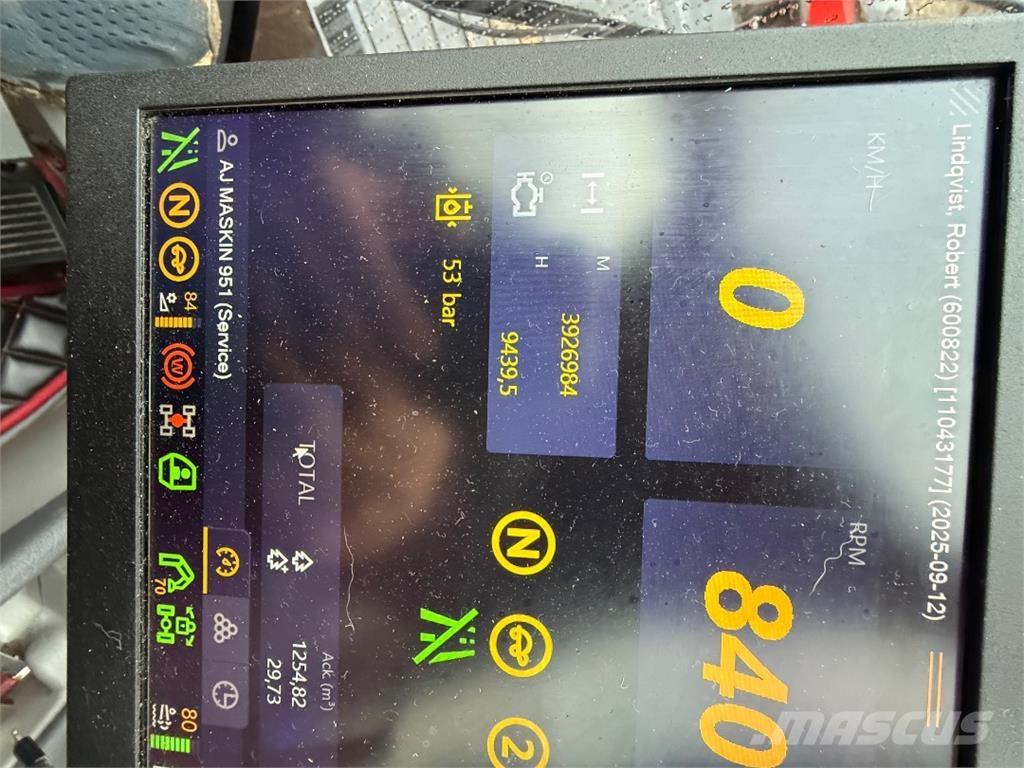 Komatsu 951 Harvestory