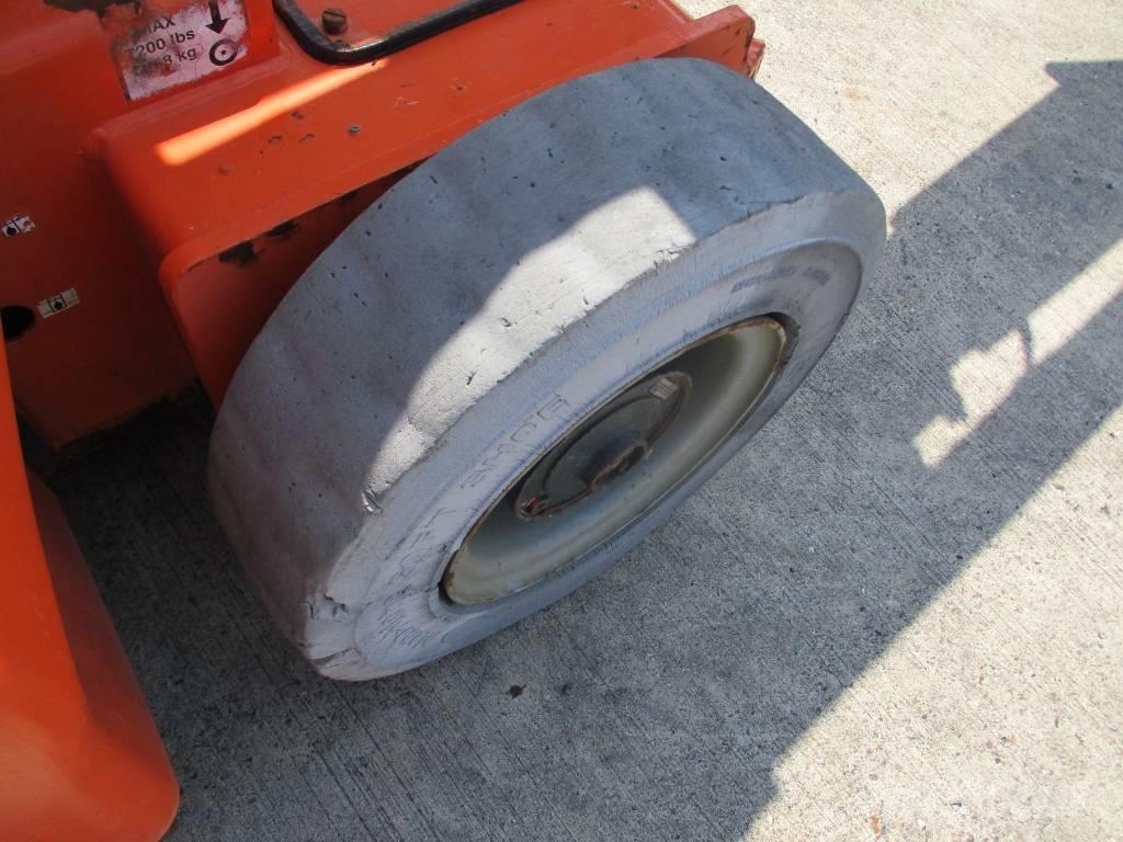 JLG E 400 AJPN (146) Kompaktní samohybné kloubové plošiny