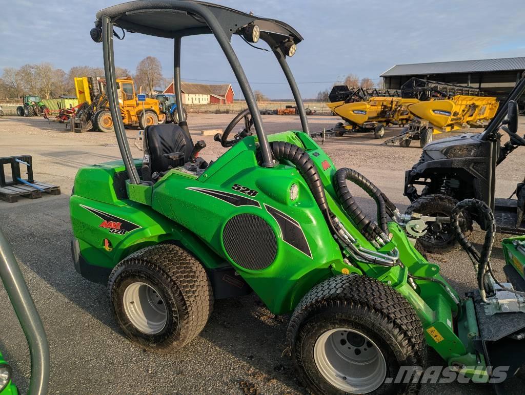 Avant 528 Smykem řízené nakladače