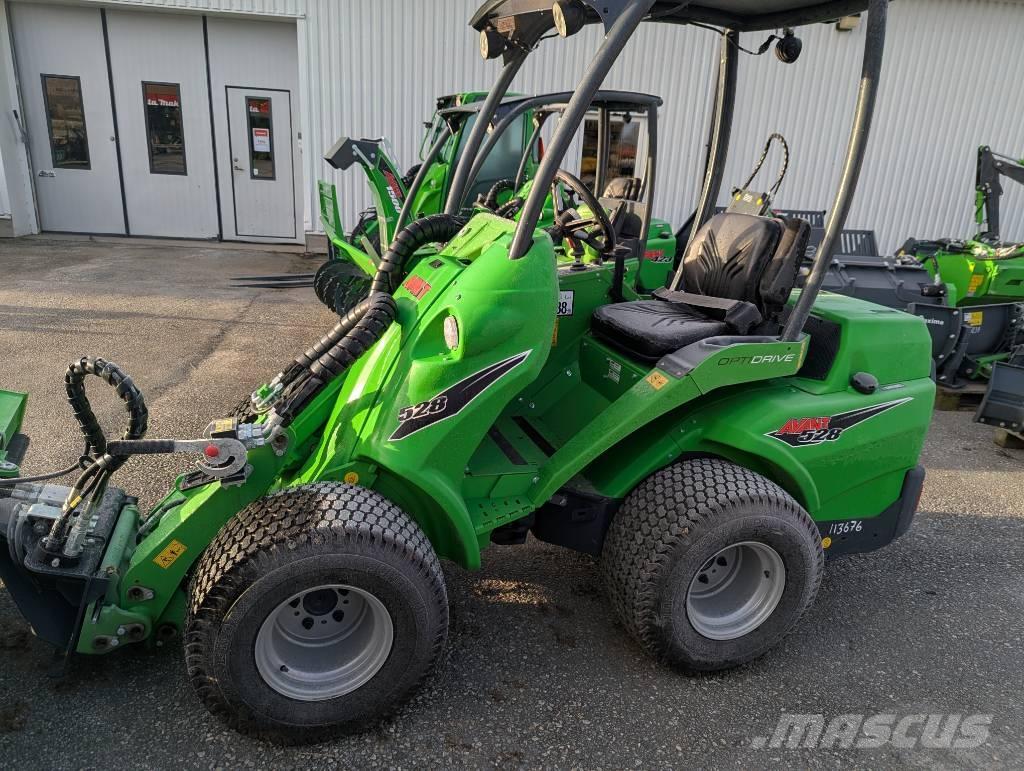 Avant 528 Smykem řízené nakladače