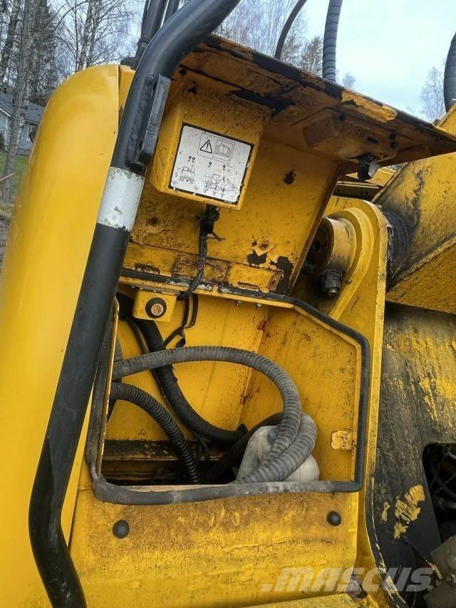 JCB JS 200 LC Pásová rýpadla