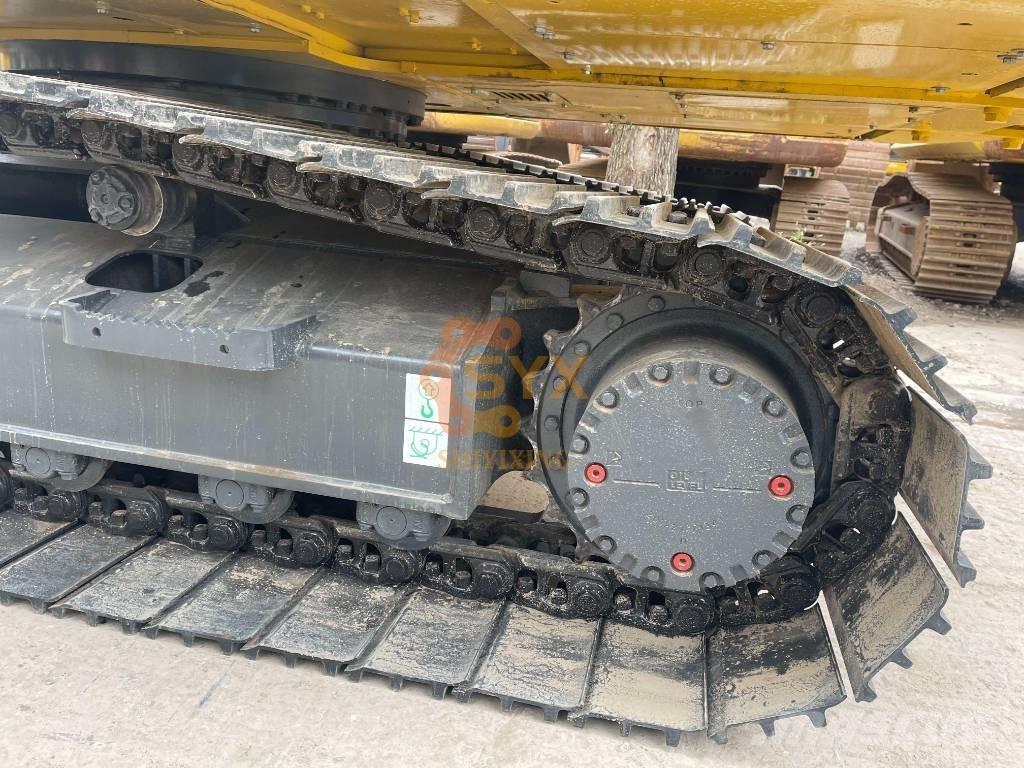 Komatsu PC 200 Pásová rýpadla