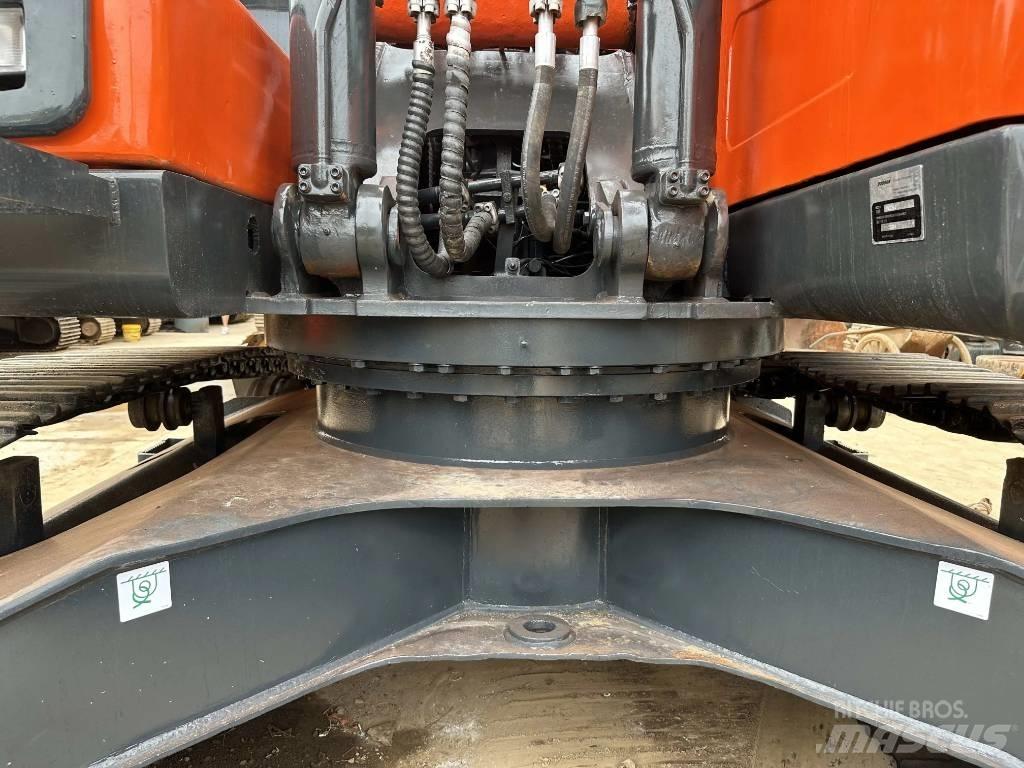 Doosan DX225LC-9C Pásová rýpadla