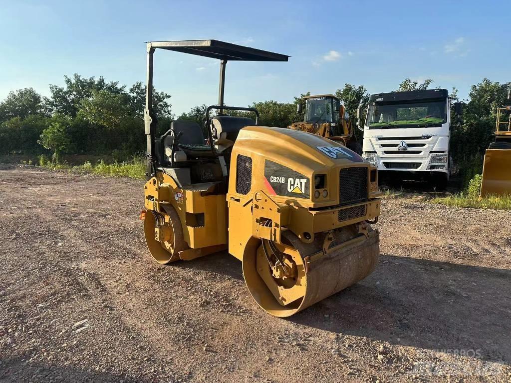 CAT CB 24 B Tandemové válce